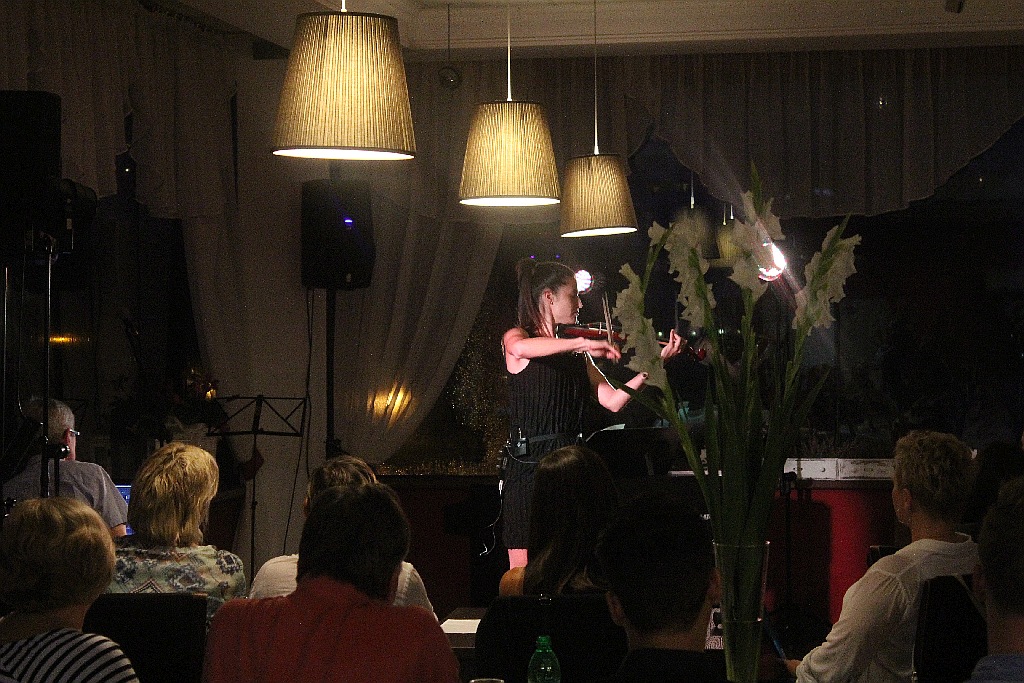 Paweł Orłowski wystąpił z przyjaciółmi w restauracji Vikos