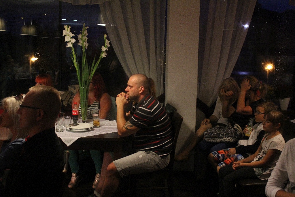 Paweł Orłowski wystąpił z przyjaciółmi w restauracji Vikos