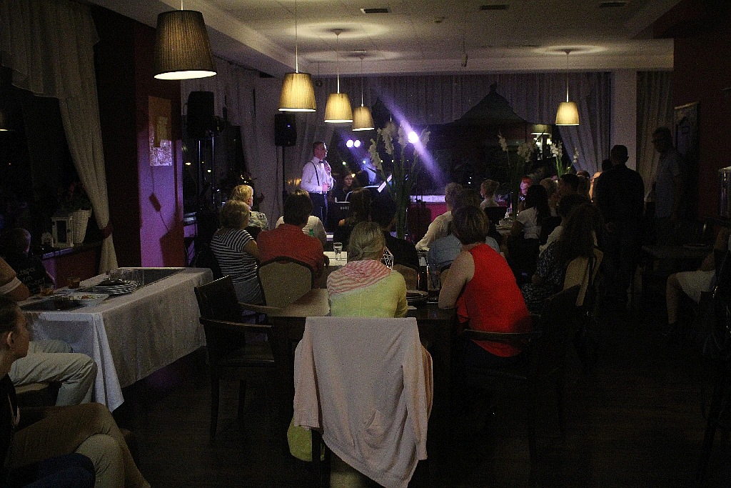 Paweł Orłowski wystąpił z przyjaciółmi w restauracji Vikos