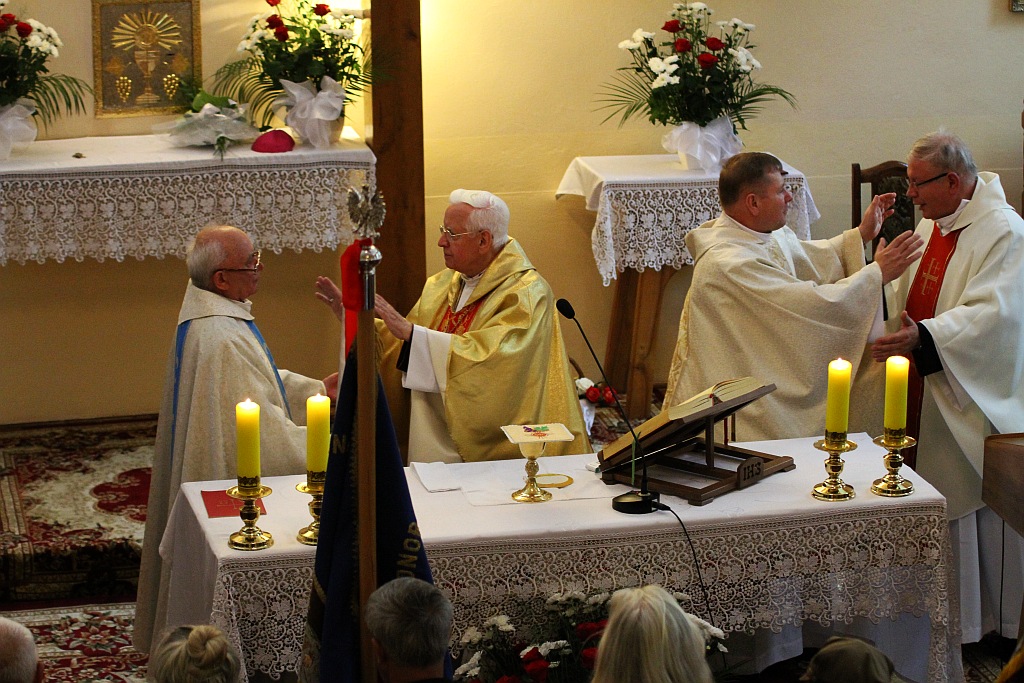 Odsłonili tablicę pomordowanym i zmarłym na 