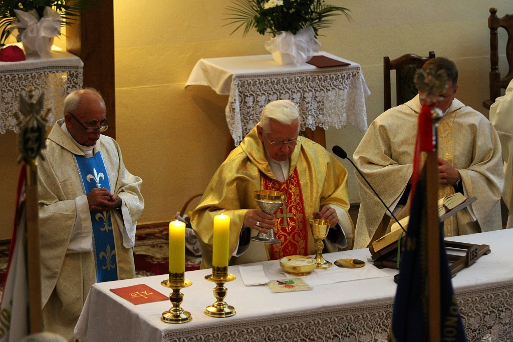 Odsłonili tablicę pomordowanym i zmarłym na 