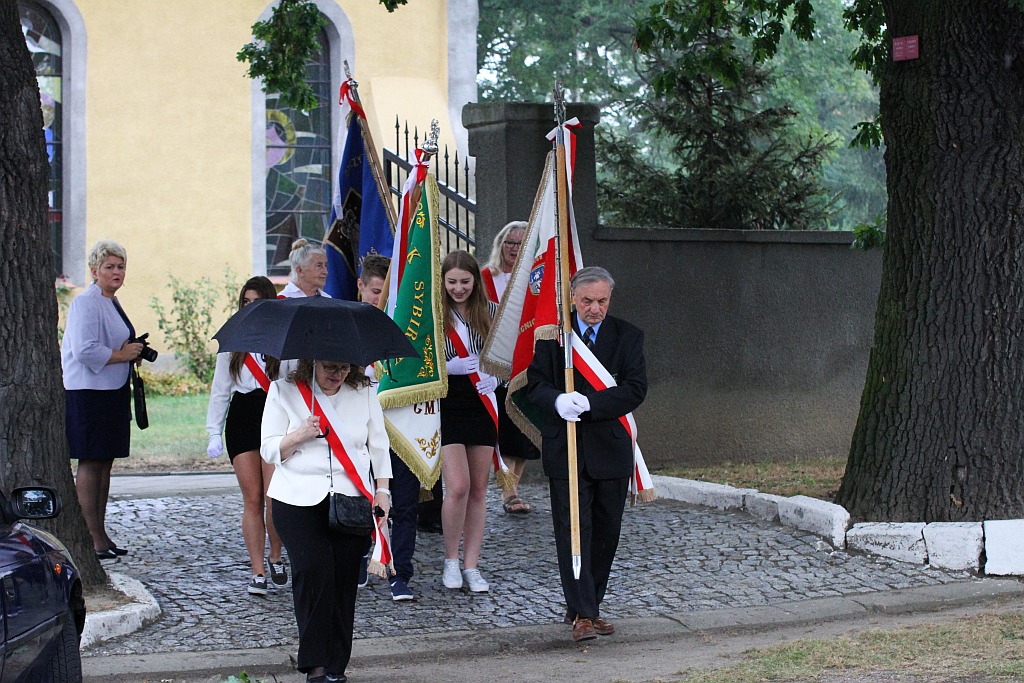 Odsłonili tablicę pomordowanym i zmarłym na 