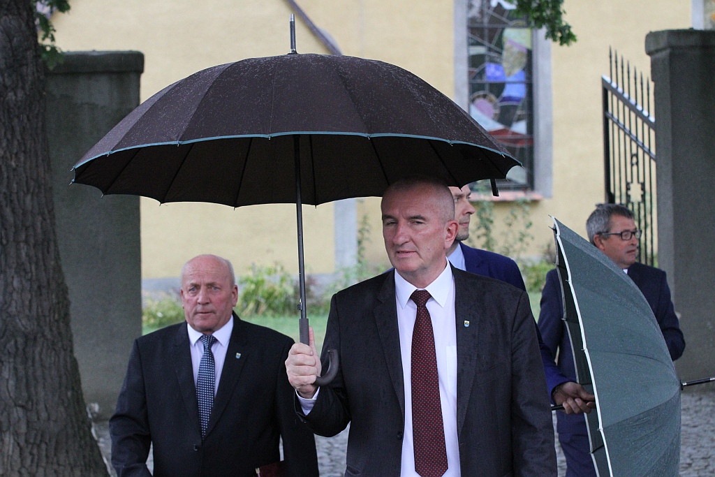 Odsłonili tablicę pomordowanym i zmarłym na 