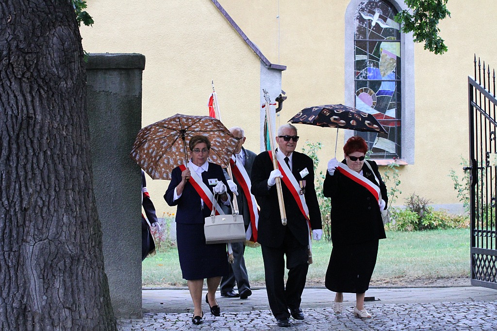 Odsłonili tablicę pomordowanym i zmarłym na 
