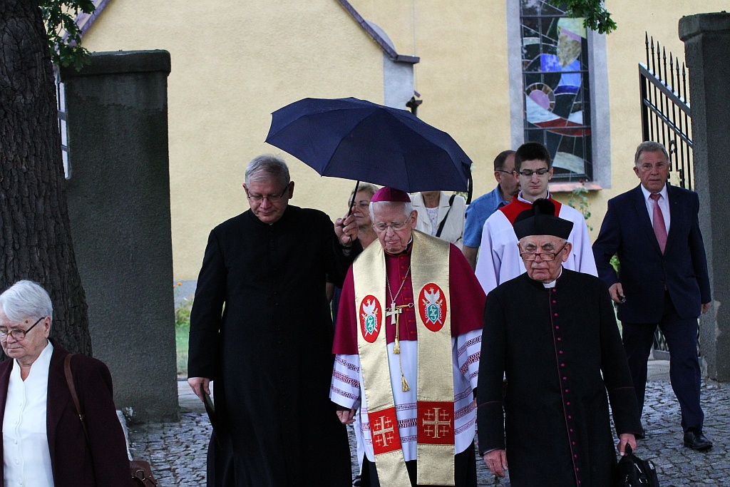 Odsłonili tablicę pomordowanym i zmarłym na 