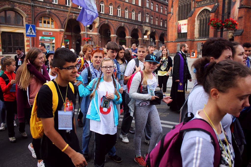 Blisko trzysta osób wyruszyło z Legnicy do Legnickiego Pola
