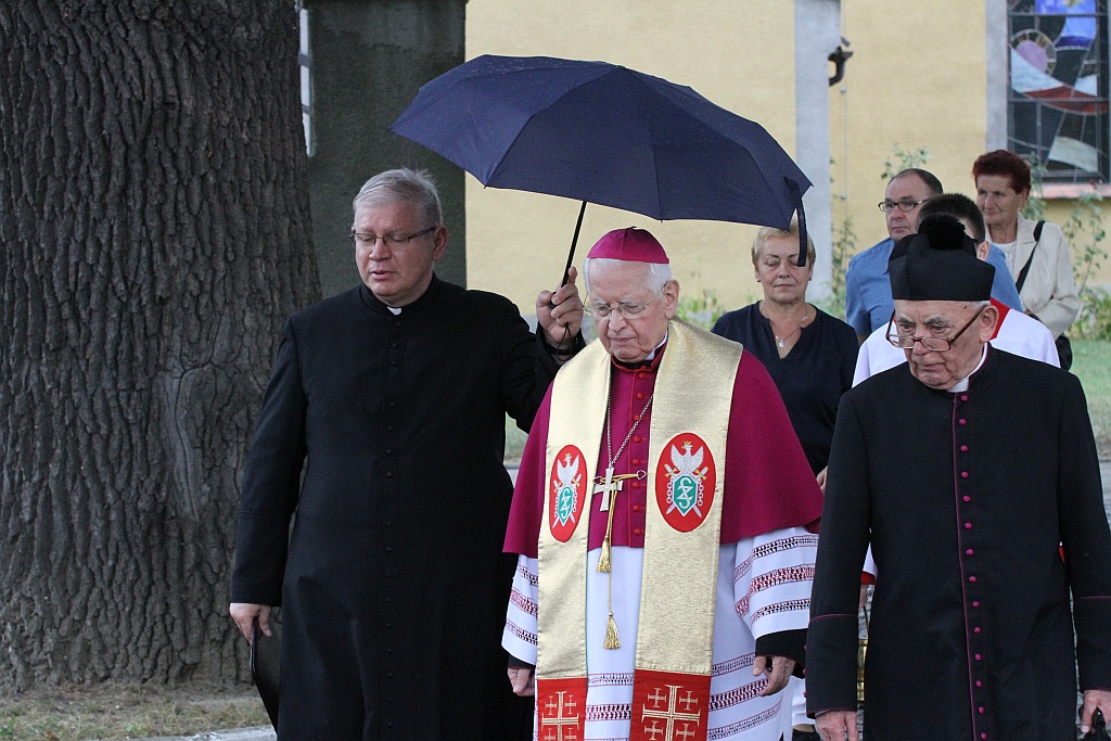 Odsłonili tablicę pomordowanym i zmarłym na 