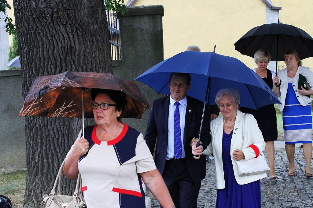 Odsłonili tablicę pomordowanym i zmarłym na 