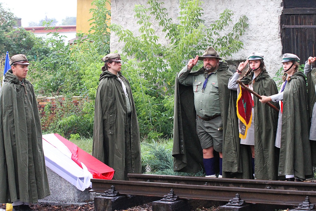 Odsłonili tablicę pomordowanym i zmarłym na 