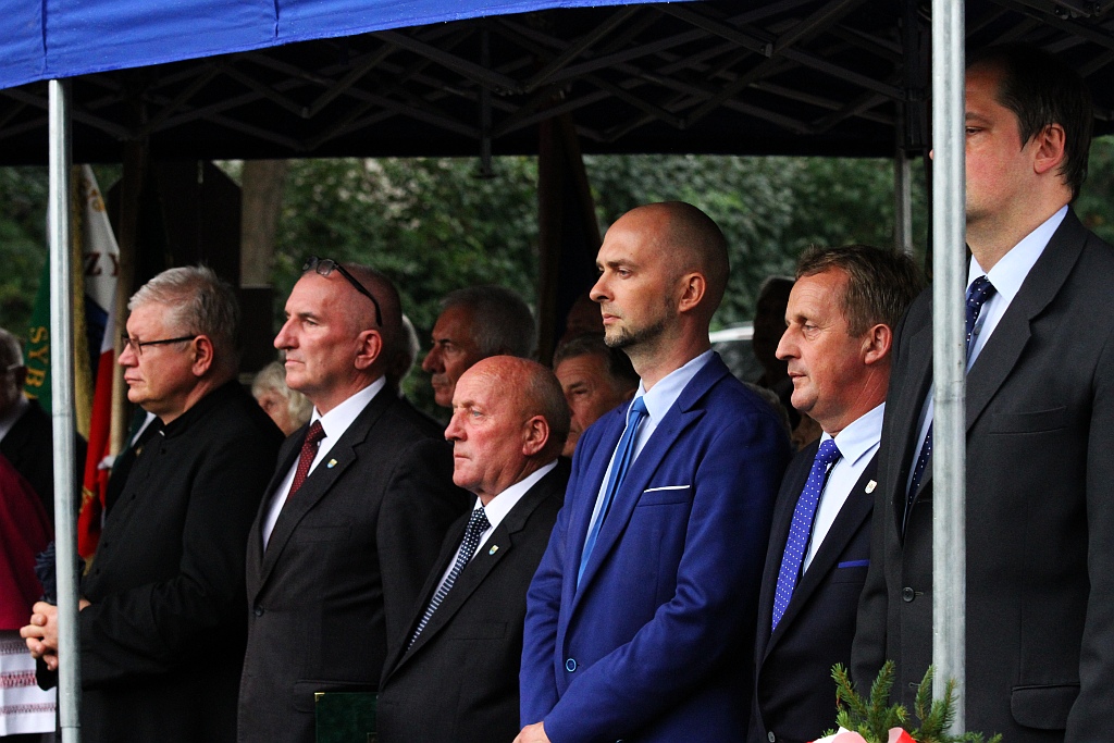 Odsłonili tablicę pomordowanym i zmarłym na 