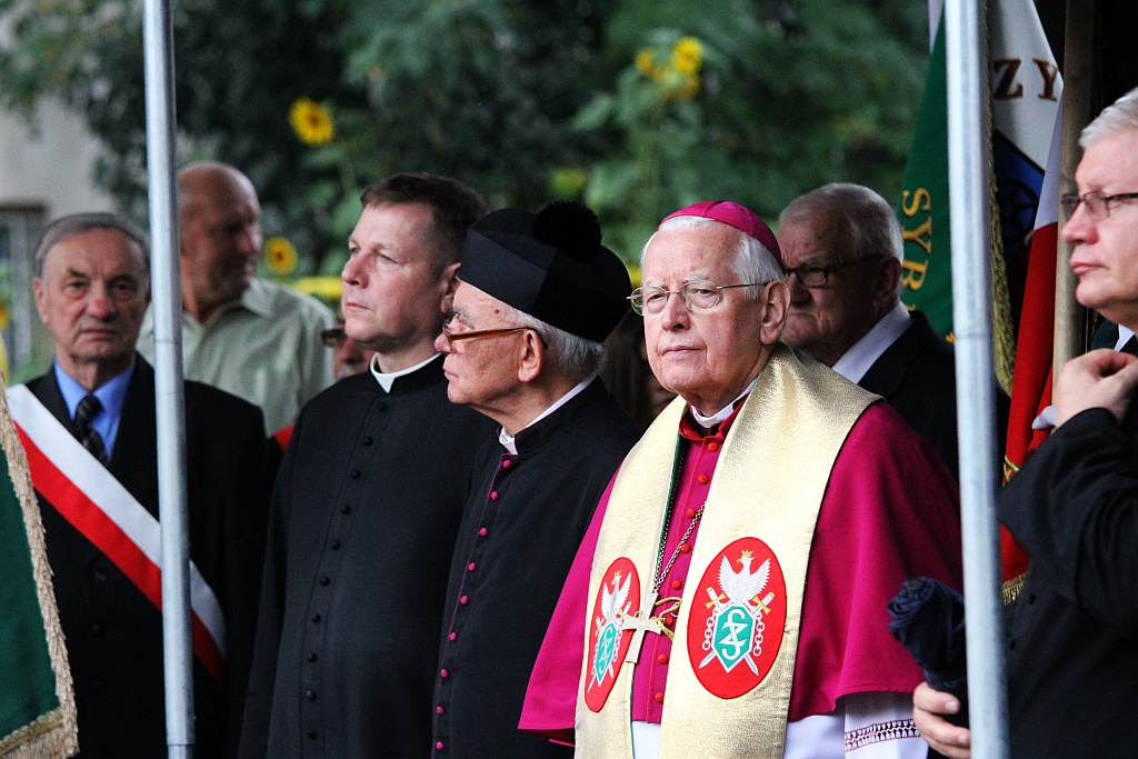 Odsłonili tablicę pomordowanym i zmarłym na 