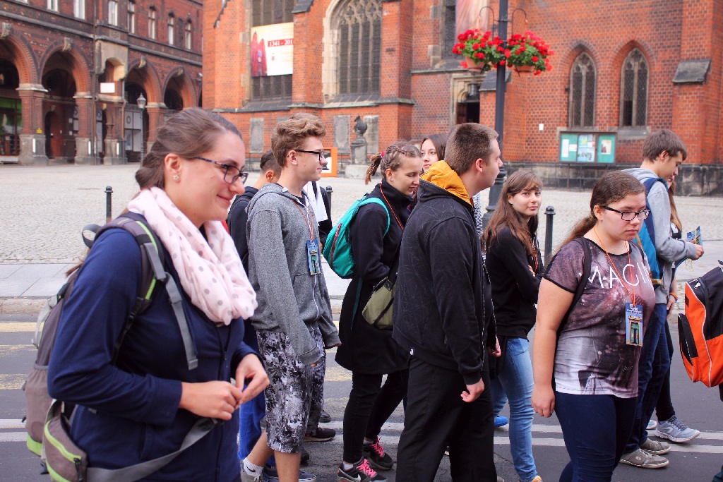 Blisko trzysta osób wyruszyło z Legnicy do Legnickiego Pola
