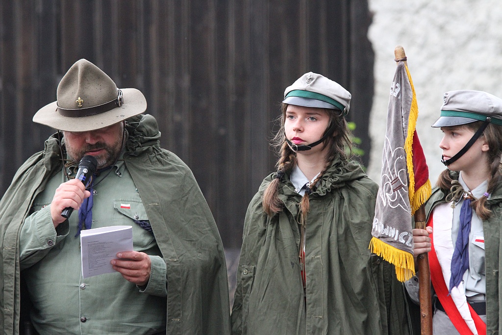 Odsłonili tablicę pomordowanym i zmarłym na 