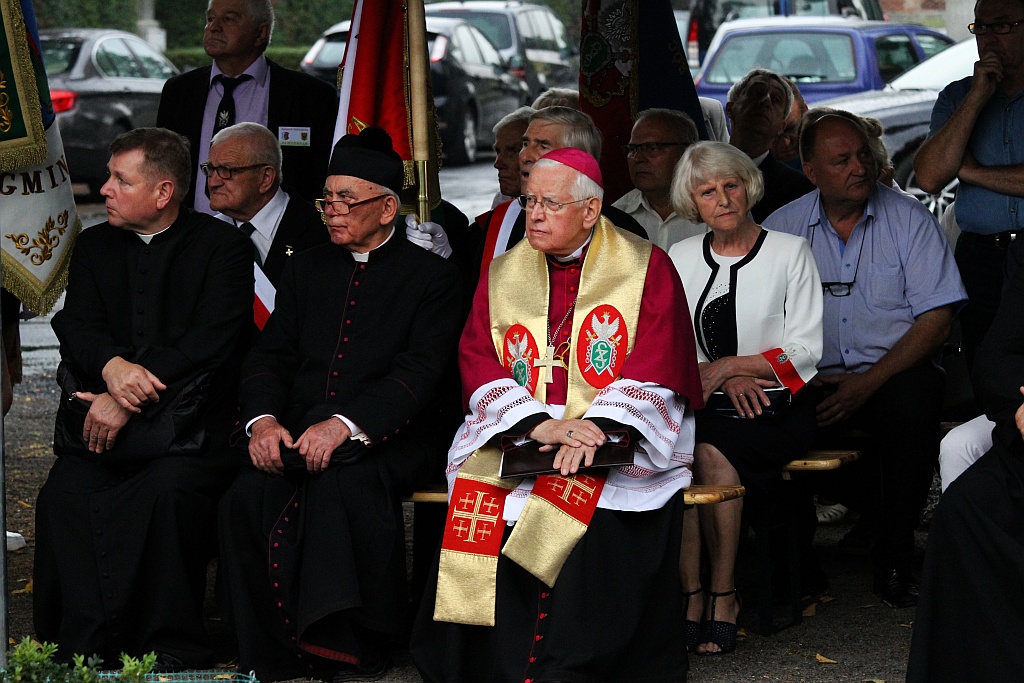 Odsłonili tablicę pomordowanym i zmarłym na 