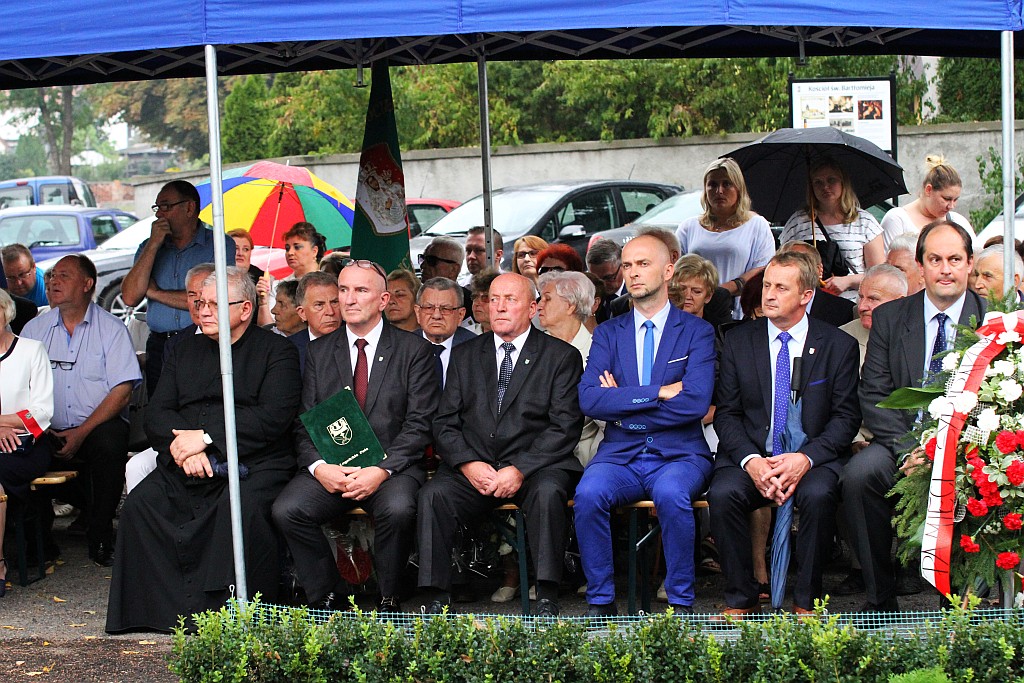 Odsłonili tablicę pomordowanym i zmarłym na 