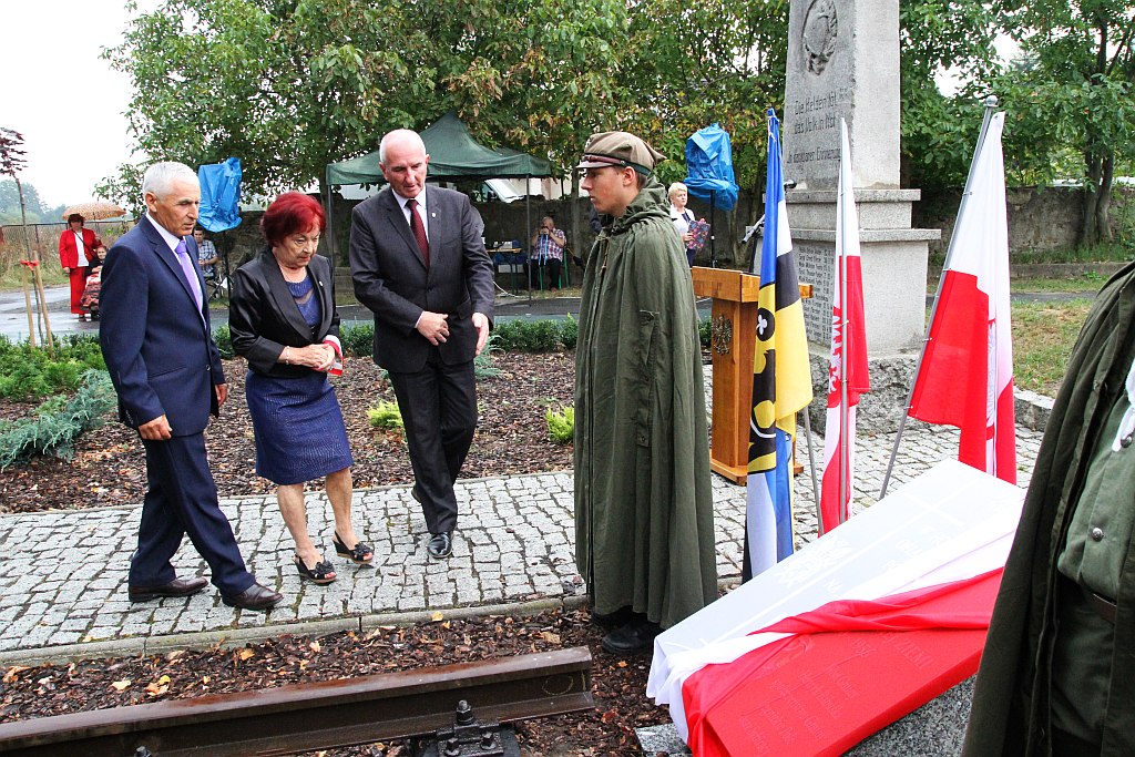 Odsłonili tablicę pomordowanym i zmarłym na 