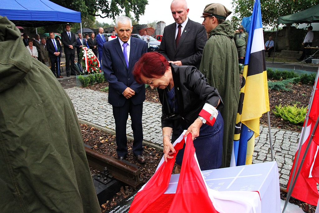 Odsłonili tablicę pomordowanym i zmarłym na 