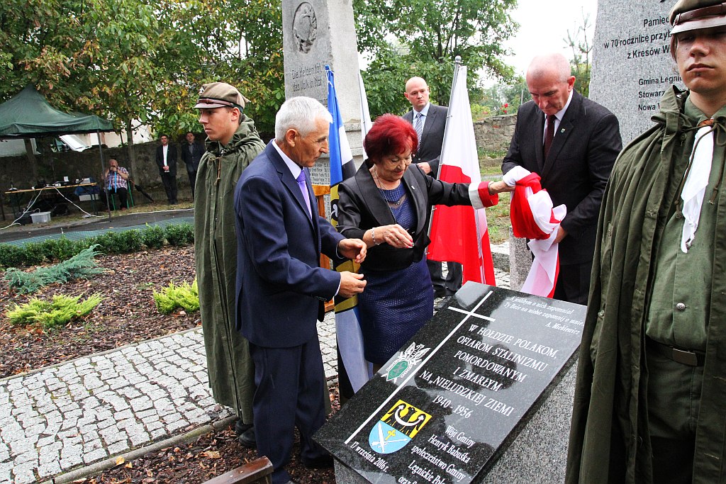Odsłonili tablicę pomordowanym i zmarłym na 