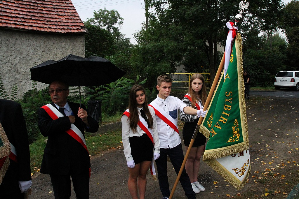 Odsłonili tablicę pomordowanym i zmarłym na 