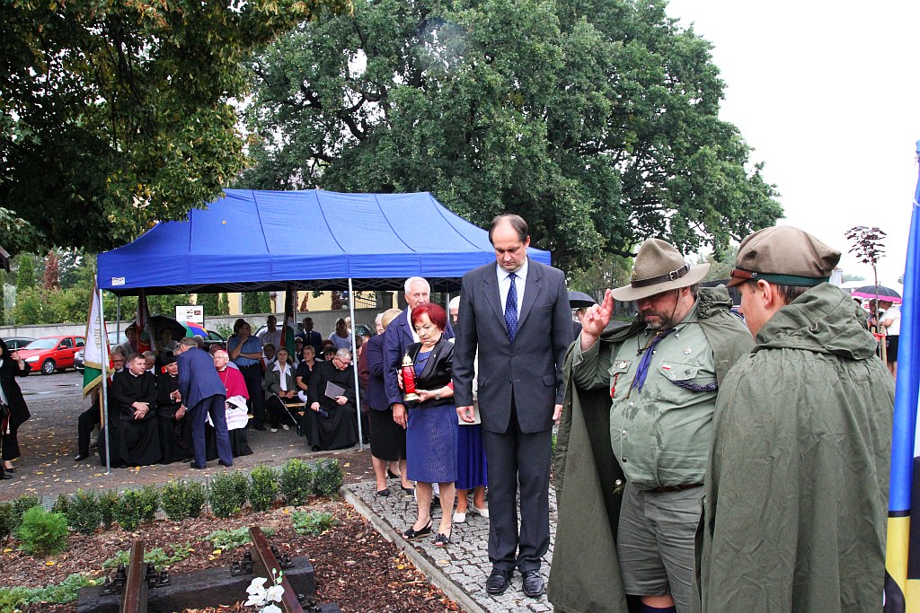 Odsłonili tablicę pomordowanym i zmarłym na 