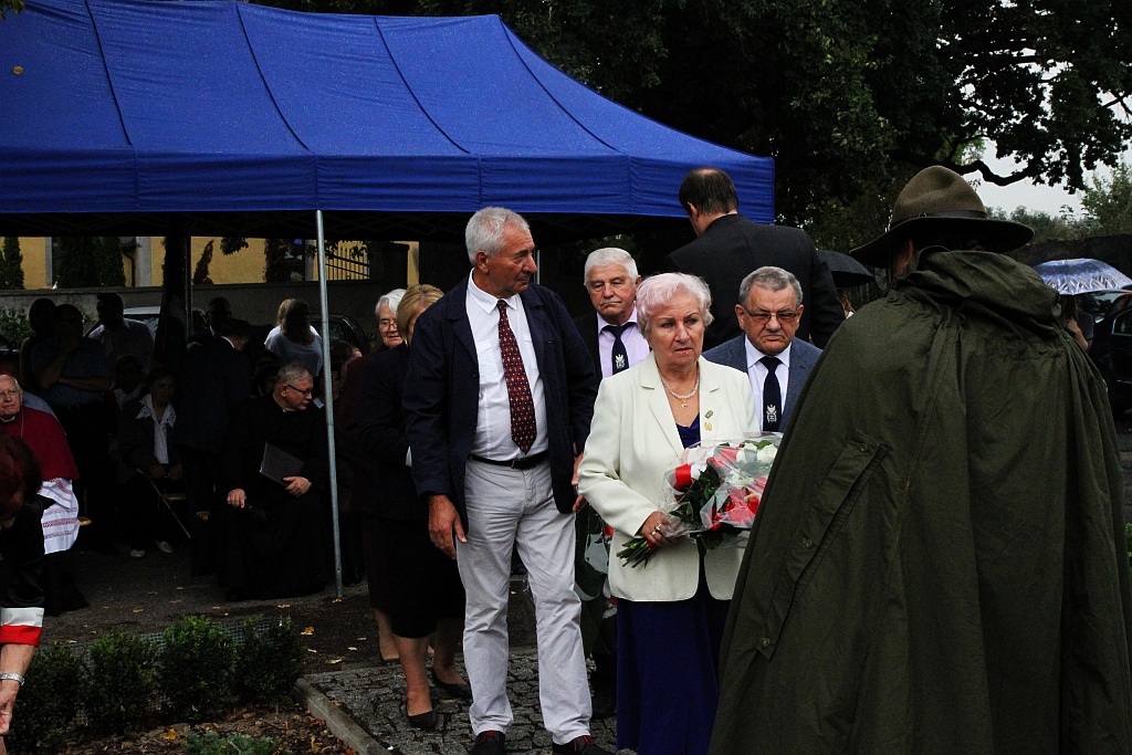 Odsłonili tablicę pomordowanym i zmarłym na 