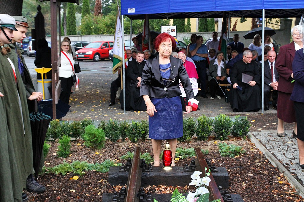 Odsłonili tablicę pomordowanym i zmarłym na 