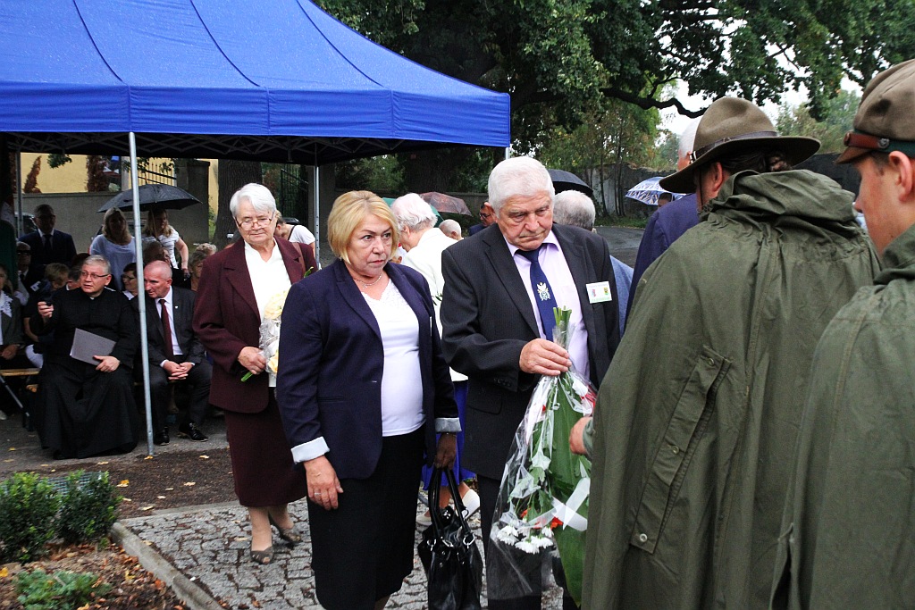 Odsłonili tablicę pomordowanym i zmarłym na 