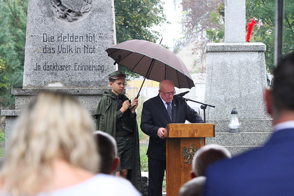 Odsłonili tablicę pomordowanym i zmarłym na 