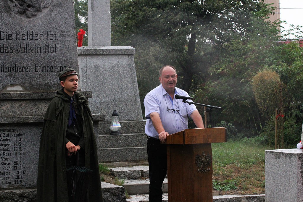 Odsłonili tablicę pomordowanym i zmarłym na 