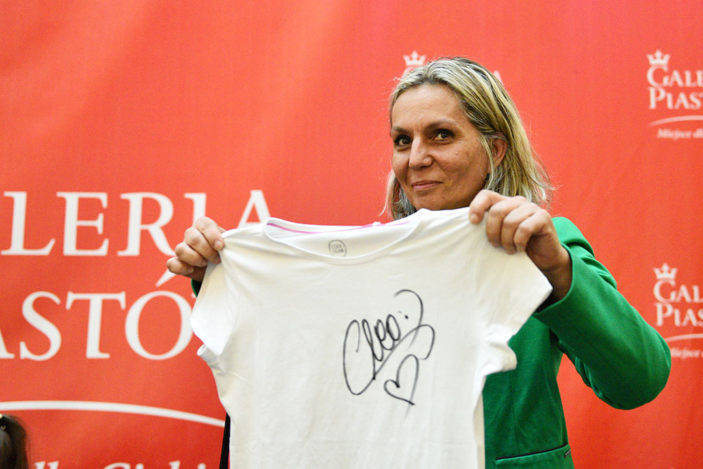 Cleo rozdawała autografy i podpisywała swoją solową płytę