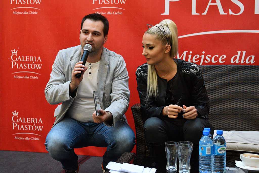 Cleo rozdawała autografy i podpisywała swoją solową płytę