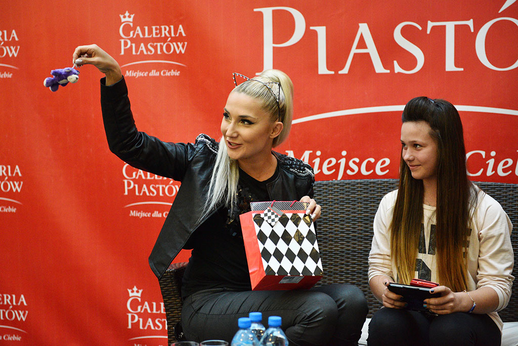 Cleo rozdawała autografy i podpisywała swoją solową płytę
