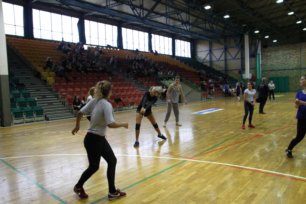 W hali przy Lotniczej odbył się Dzień Sportu dla uczniów II LO