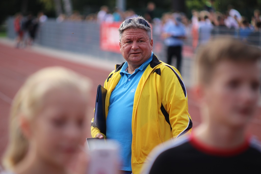 Legnickie szkoły rywalizowały w sztafetowym biegu przełajowym