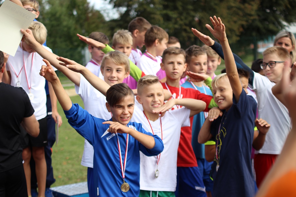 Legnickie szkoły rywalizowały w sztafetowym biegu przełajowym