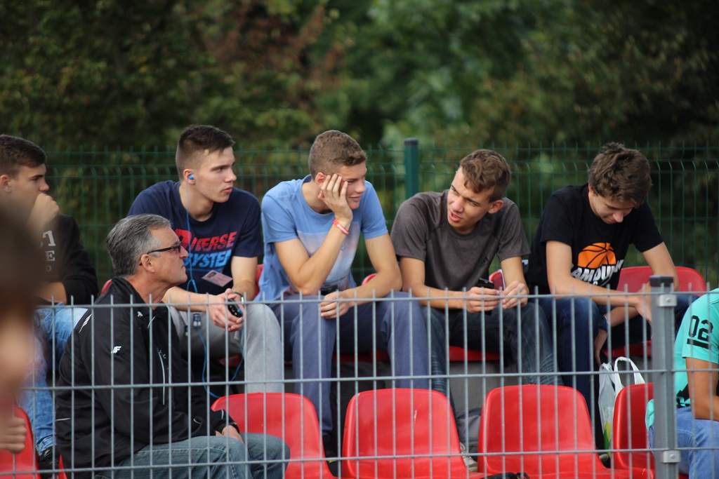 Legnickie szkoły rywalizowały w sztafetowym biegu przełajowym