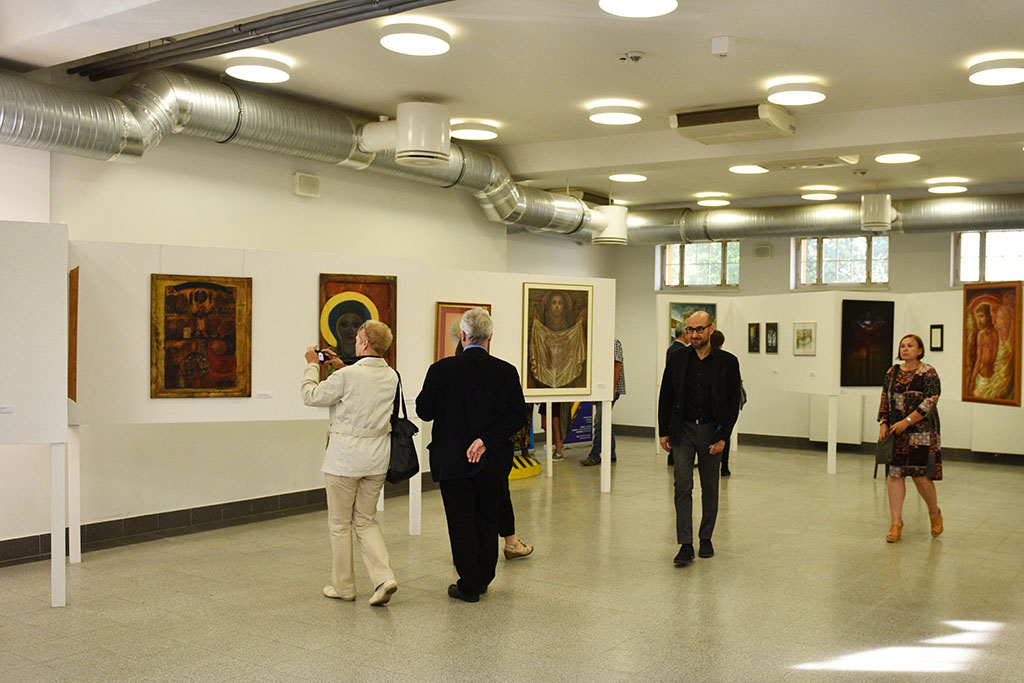 Na dworcu PKP otwarto wystawę zatytułowaną „Wiara w kulturze”