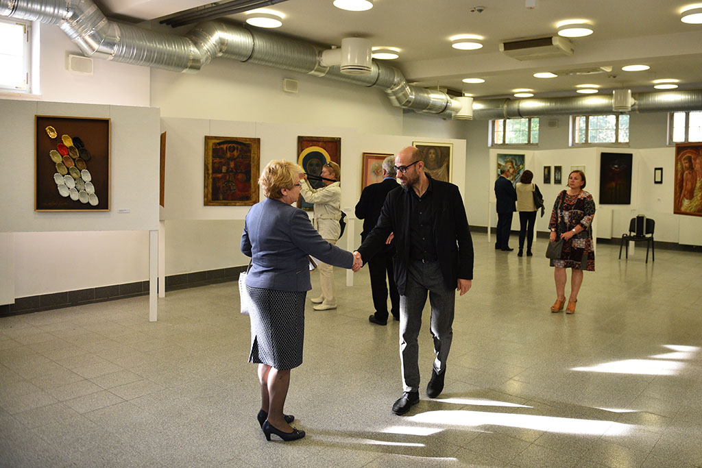 Na dworcu PKP otwarto wystawę zatytułowaną „Wiara w kulturze”