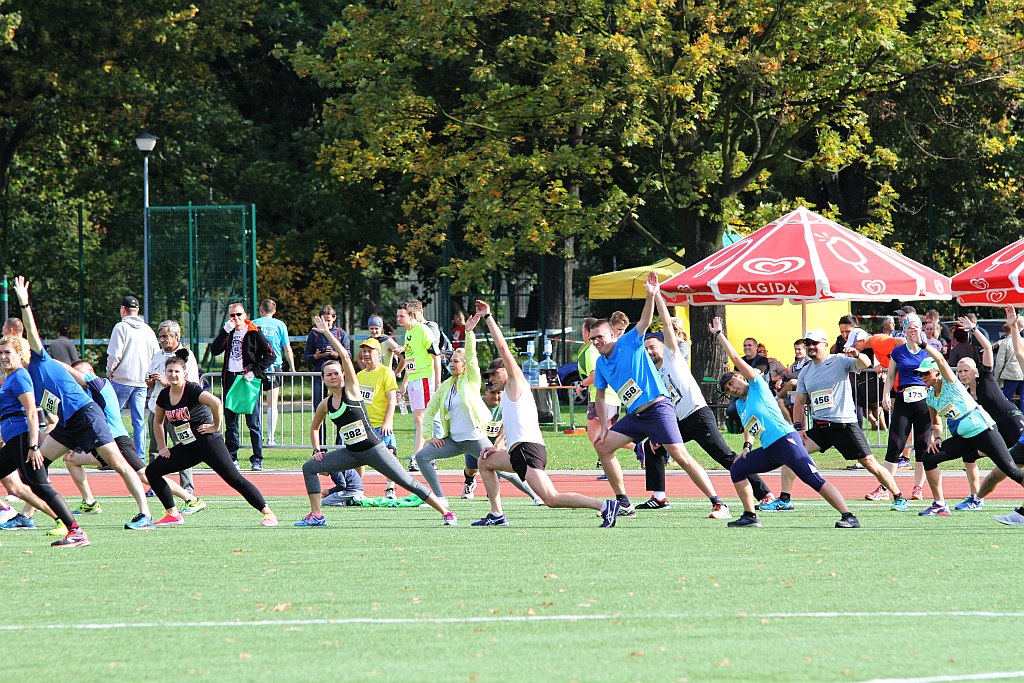 Ponad 400 biegaczy wystartowało w Legnickim Półmaratonie (1)
