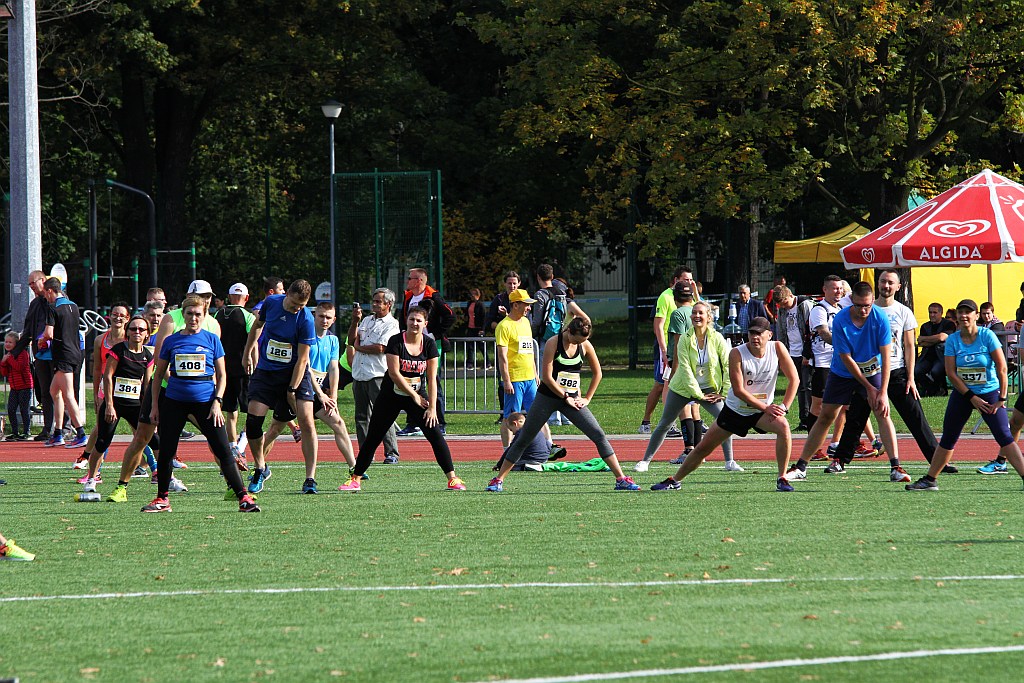 Ponad 400 biegaczy wystartowało w Legnickim Półmaratonie (1)