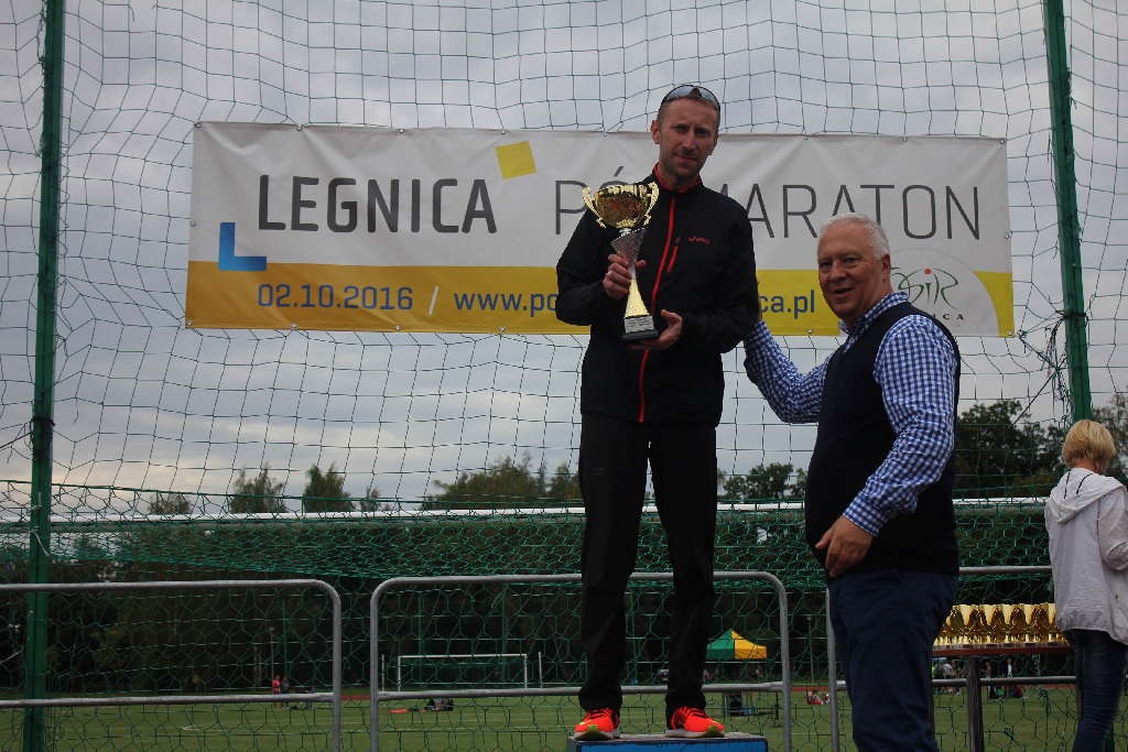 Wręczenie nagród dla biegaczy Legnickiego Półmaratonu (4)