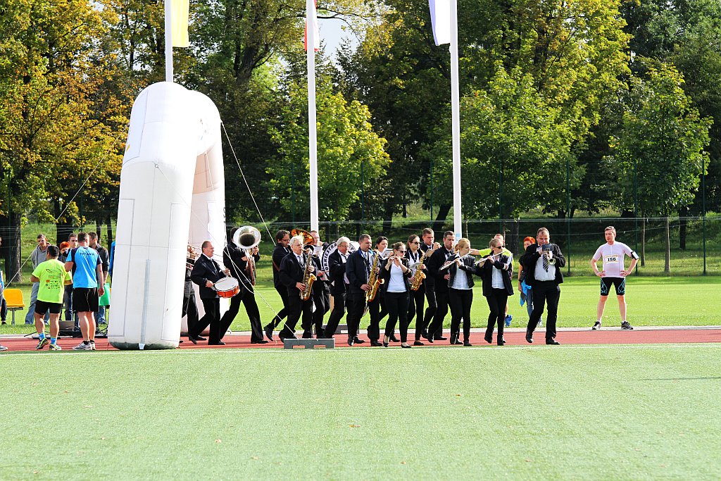 Ponad 400 biegaczy wystartowało w Legnickim Półmaratonie (1)