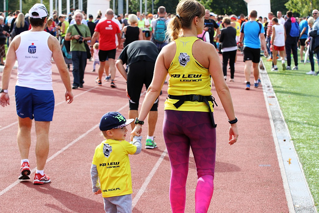 Ponad 400 biegaczy wystartowało w Legnickim Półmaratonie (1)