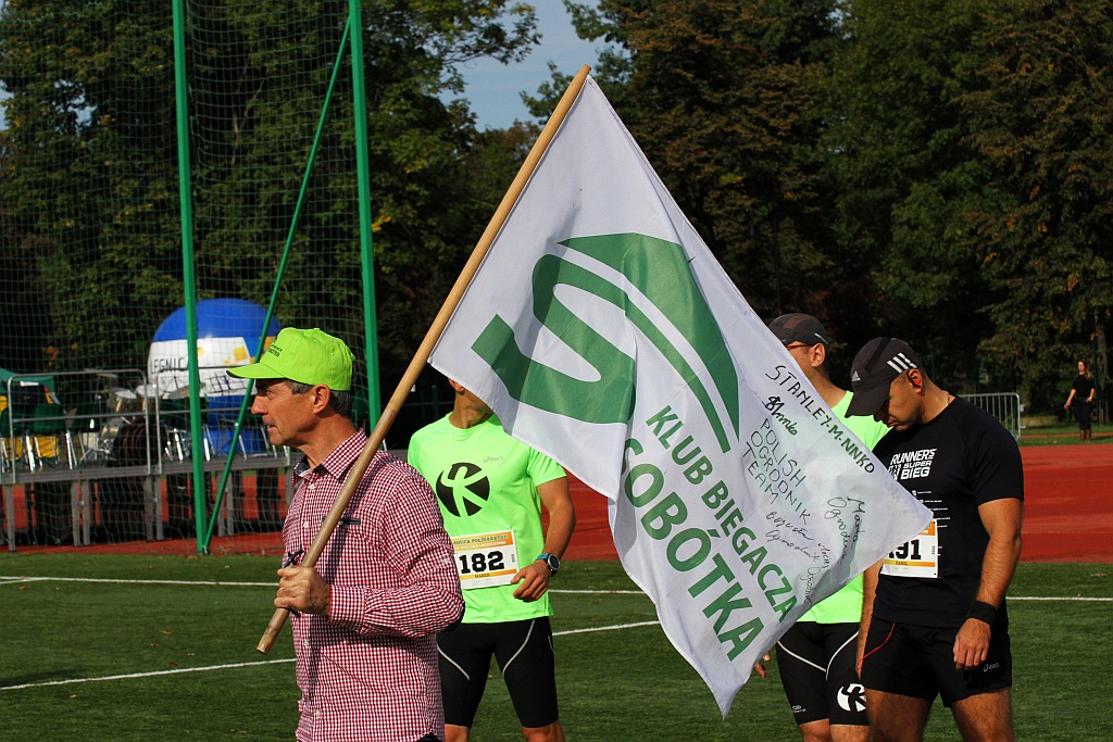 Ponad 400 biegaczy wystartowało w Legnickim Półmaratonie (1)