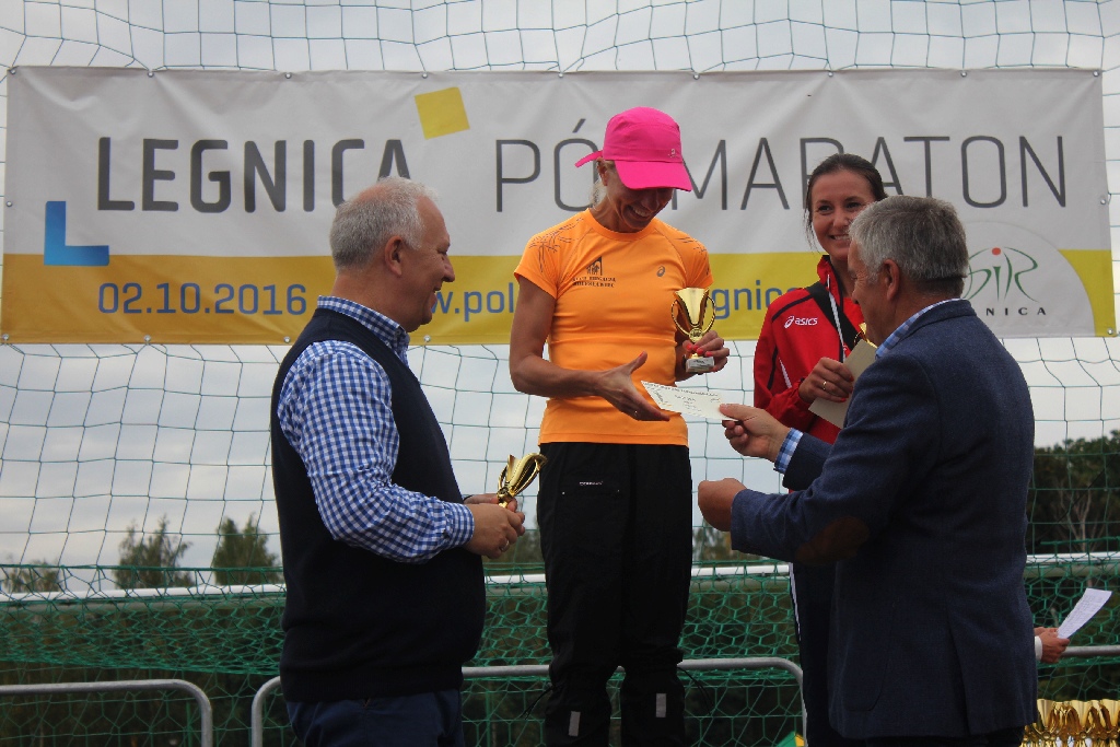 Wręczenie nagród dla biegaczy Legnickiego Półmaratonu (4)