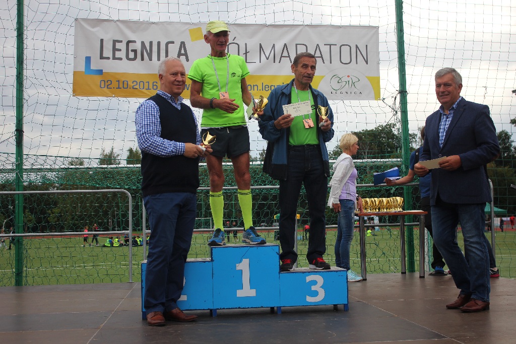 Wręczenie nagród dla biegaczy Legnickiego Półmaratonu (4)