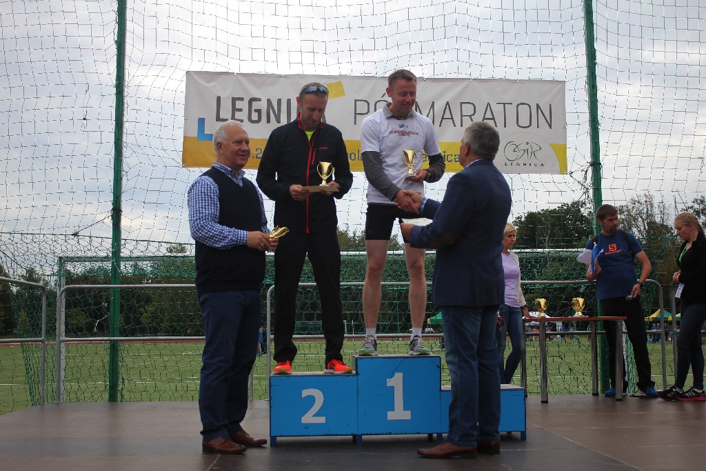 Wręczenie nagród dla biegaczy Legnickiego Półmaratonu (4)