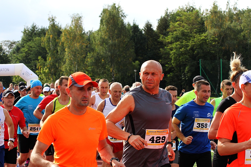 Ponad 400 biegaczy wystartowało w Legnickim Półmaratonie (1)