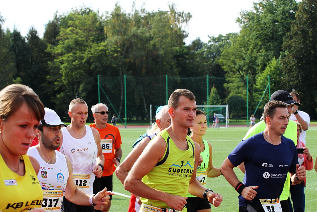 Ponad 400 biegaczy wystartowało w Legnickim Półmaratonie (1)