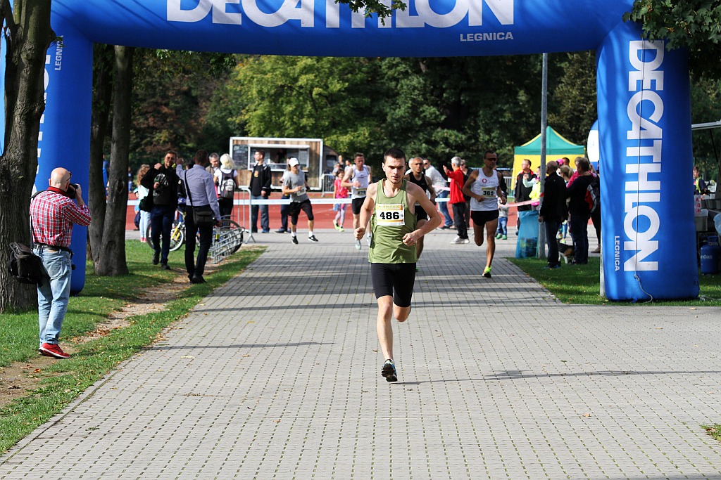 Ponad 400 biegaczy wystartowało w Legnickim Półmaratonie (1)